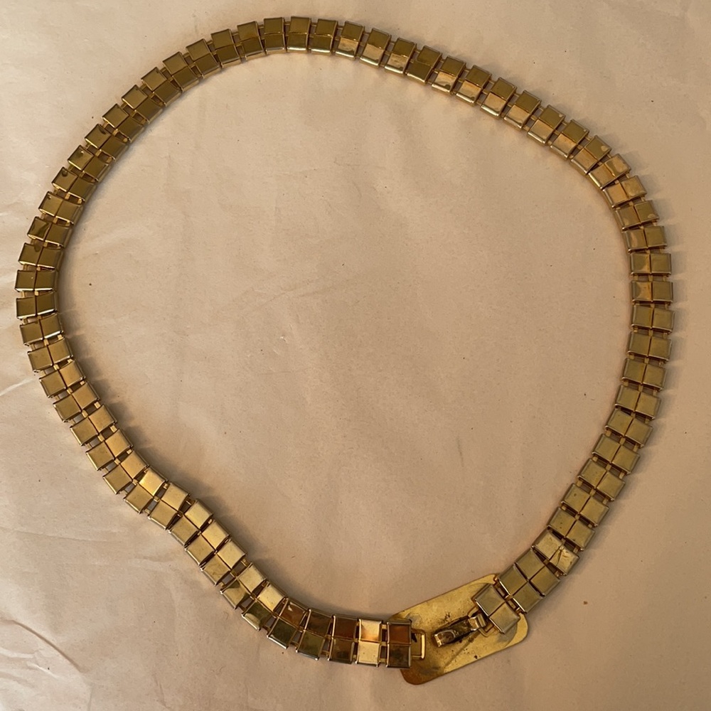 Vintage Mid-Century Metallic Gold Chain Belt w/Cream Stone Accent - Picture 8 of 11
